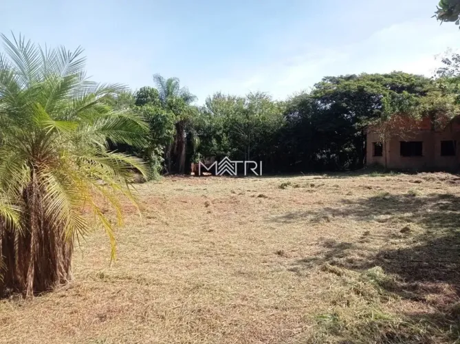 Venda de Terreno / Padrão na cidade de Araraquara
