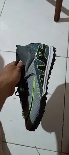 Chuteira society botinha Nike 40.