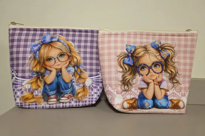 2 necessaire novas<br>Produto artesanal<br>Tamanho 20x 15 cm<br>$ 70,00 as duas juntas