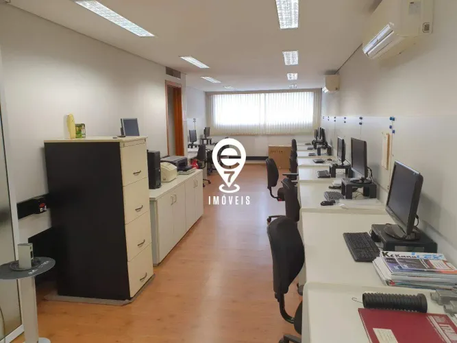 SOBRADO COMERCIAL PARA LOCAÇÃO NO JABAQUARA DE 5 SALAS!