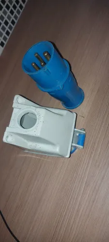 Tomada e plug industrial 