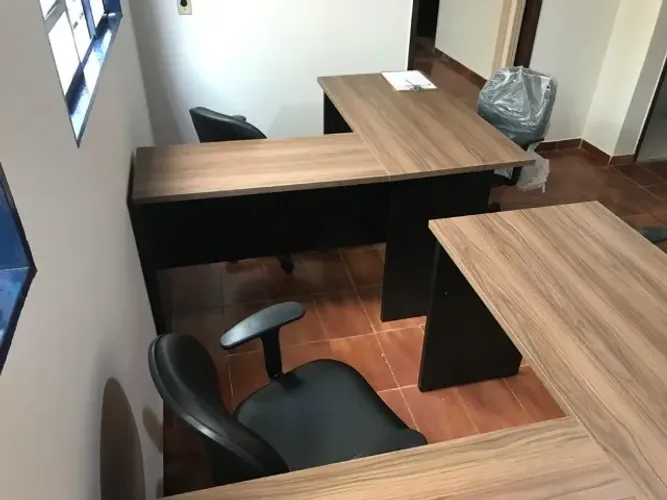 Mesa  para  escritório em L