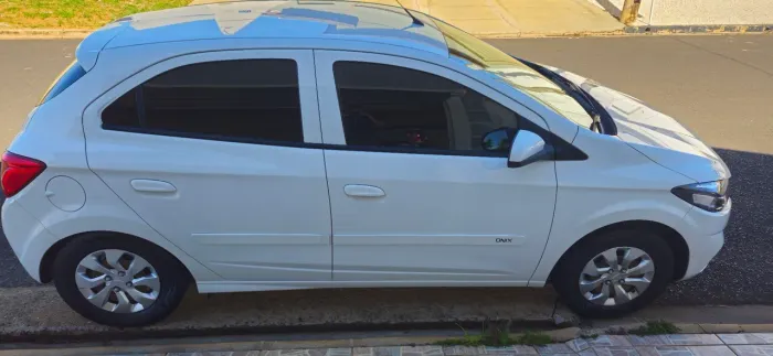 Chevrolet Onix Hatch LT 1.0 8V Flex Mec. 4P 2017