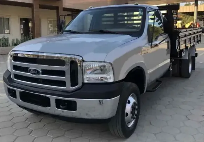 F4000 2018 4x4 2P Carroceria .