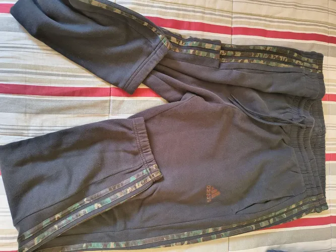 Calça Adidas preta moletom