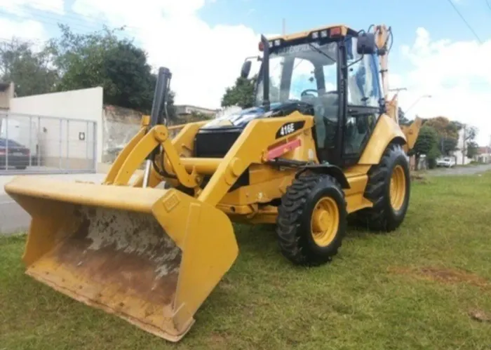 Retroescavadeira Caterpillar 416E