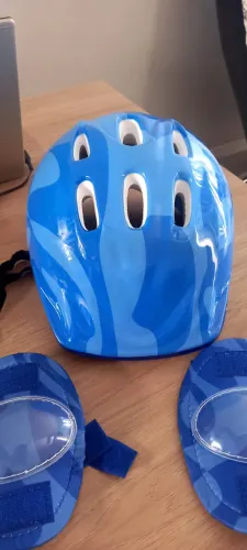 Capacete, cotoveleira e joelheira infantil