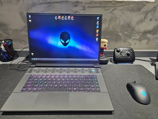 Alienware M16 R1 (i7/32gb/1tb/4070 8gb)