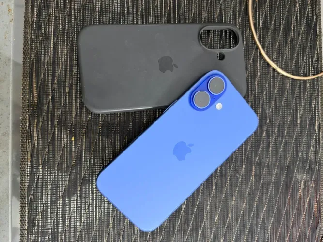 iPhone 16 