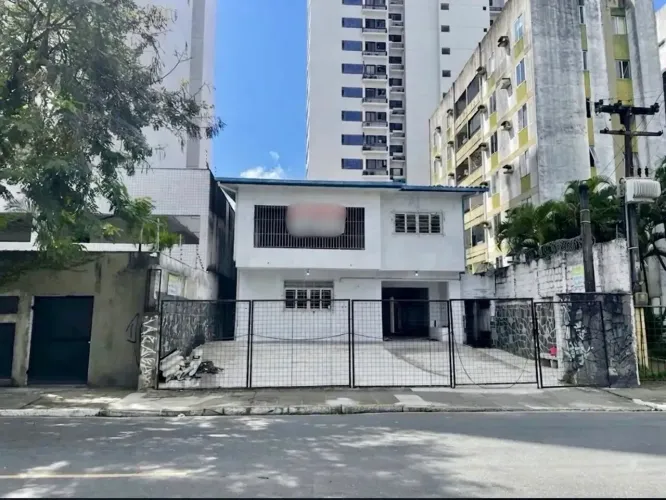 CASARÃO À VENDA OU LOCAÇÃO EM CASA AMARELA | 635m² DE ÁREA CONSTRUÍDA