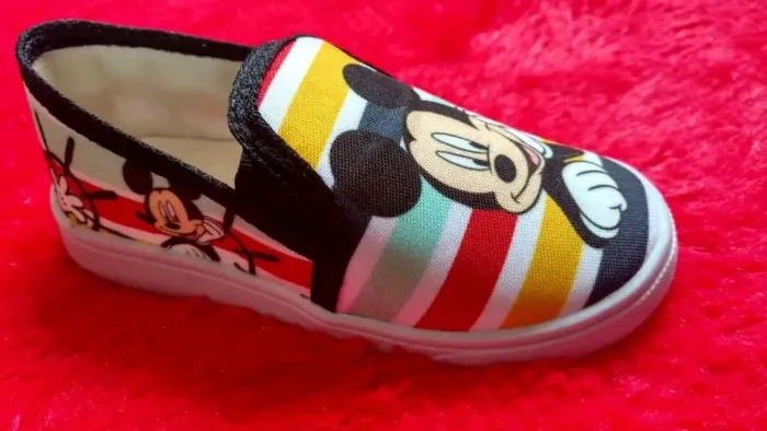 Vendo Lote de Sapatos Infantis Minnie e Mickey NOVOS!