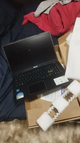 Notebook asus estado de novo apenas foi ligado e guardado novamente