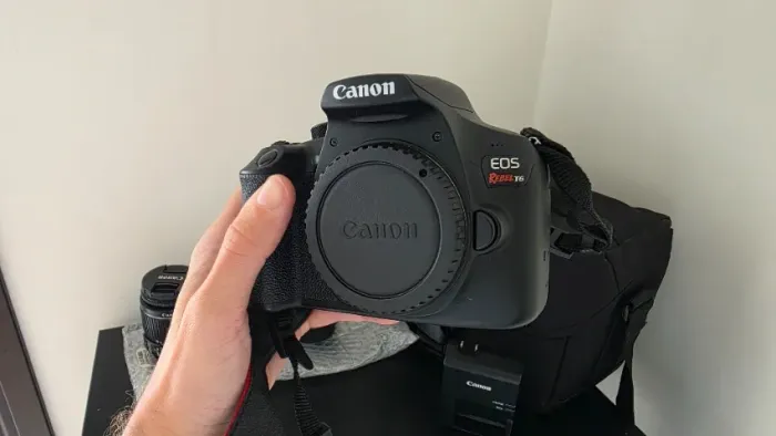 Canon EOS Rebel T6 + Lentes 18-55mm e 75-300mm + Bolsa - Excelente estado