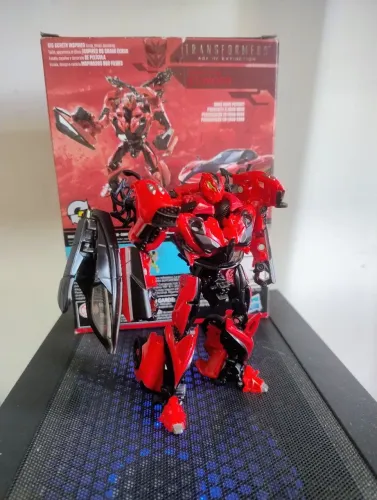 Transformers Studio Series 02 Deluxe Class Stinger