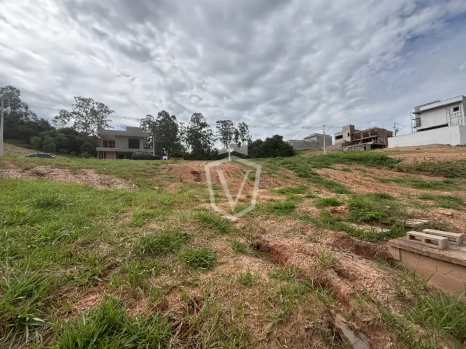 Terreno à Venda no Condomínio Residencial Lago Azul, Jundiaí-SP