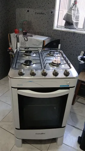Vende-se Fogão Esmaltec 4 bocas