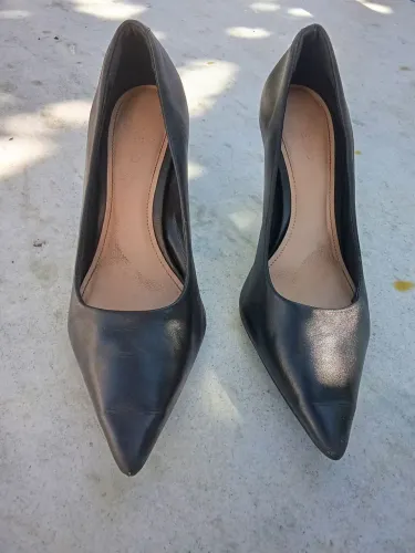 Scarpin preto couro
