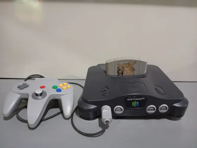 Nintendo 64 com 007