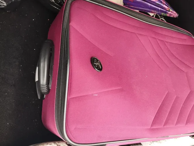 Mala de viagem média pra 23 kg Nova