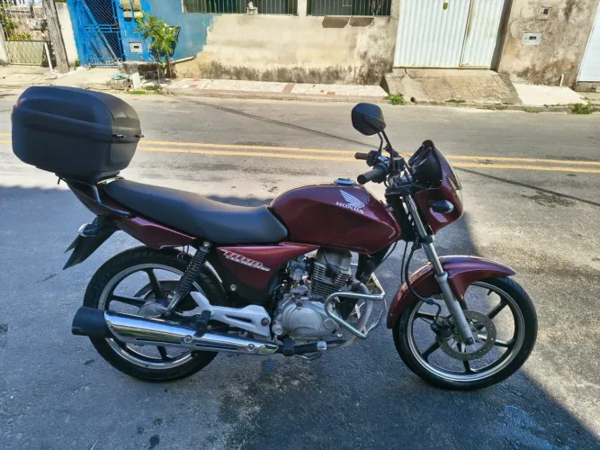Moto Honda CG 150 Titan es ano 2005 Conservada