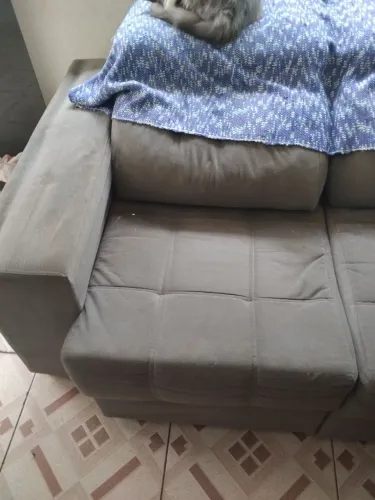 Sofá três lugares