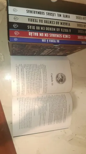Box de livro "as extraordinárias viagens de Júlio Verne"