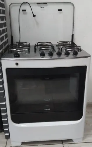 Fogão Consul 5 bocas, acendimento automático em perfeito estado.