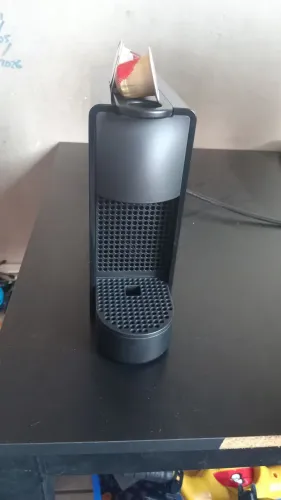 VENDO MÁQUINA DE CAFÉ NESPRESSO. COM NOTA FISCAL.