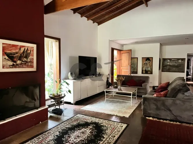 Casa Térrea - 4 Dormitórios (3 Suítes) à Venda no Campo Belo - São Paulo/SP