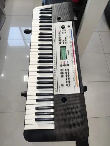 Teclado Yamaha YPT - 260