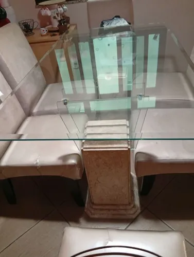Mesa base mármore tampo vidro