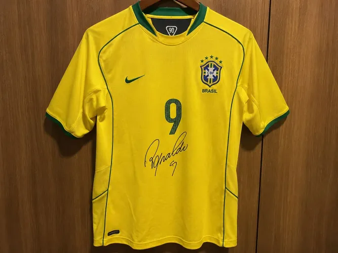 Camisa Brasil autografada Ronaldo