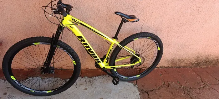 Vendo bike aro 29 bem conservada só pegar e andar