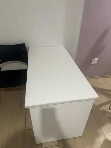 Mesa branca de escritório 