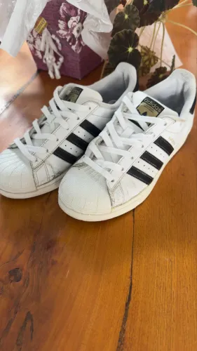 Tênis adidas superstar