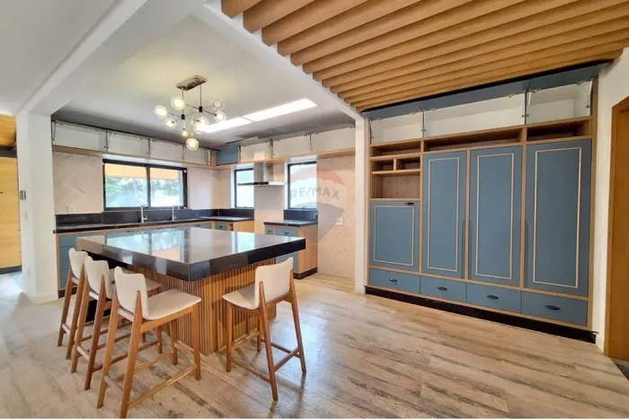Casa de Luxo no Novo Horizonte: 4 Quartos, Piscina aquecida!