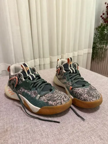 Vendo tênis de basquete adidas HARDEN STEPBACK 3