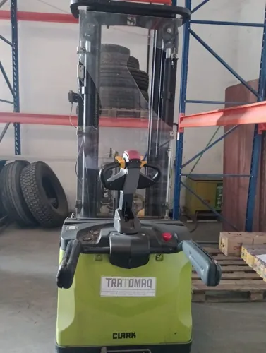 Transpaleteira Elétrica com torre