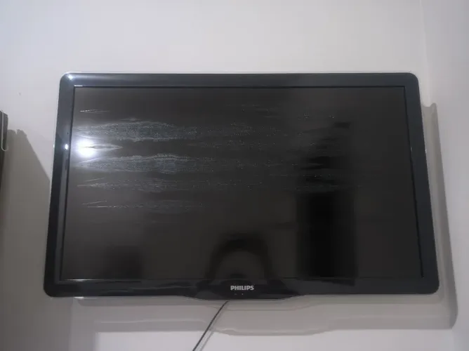 Televisão Philips com mancha na tela