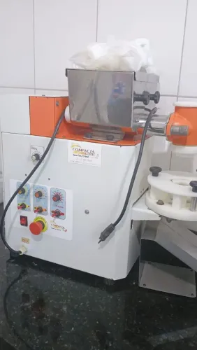 Máquina de salgados compacta print