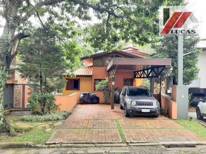 Bela residência à venda no Pinus Park, Granja Viana