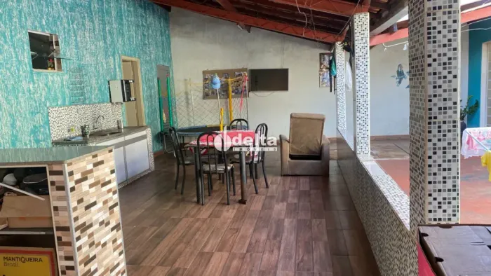 Casa com 4 quartos sendo 2 suíte, disponível para venda no bairro Presidente Roosevelt em