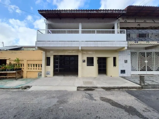 Casa com 4 quartos no bairro Demócrito Rocha em Fortaleza, CE