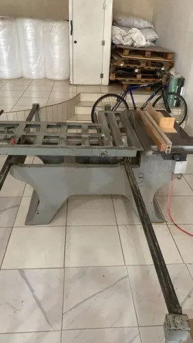 Máquina de corte marcenaria
