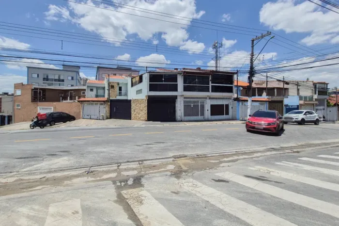 Casa comercial na Avenida Doutor Francisco Munhoz Filho, 1537 90 m²
