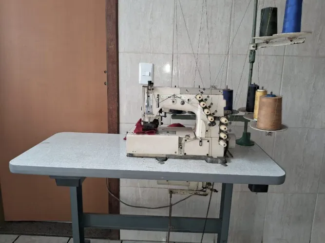 Máquina de rebater cós 4 agulhas 
