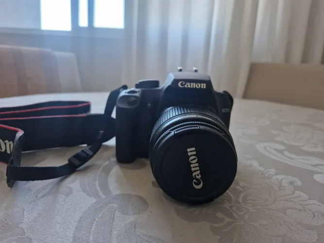Camera canon Rebel xs eos