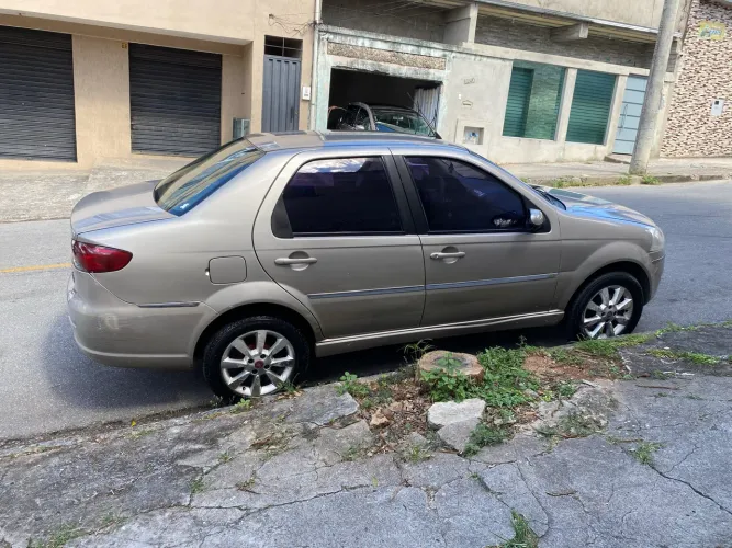Fiat Siena Essence Dualogic 1.6 Flex 16V 4P 2011