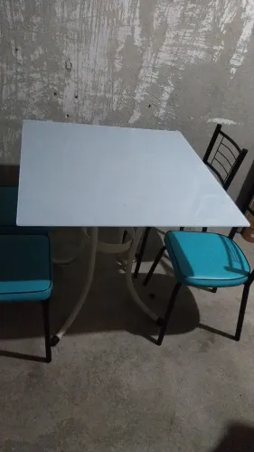 Mesa quatro cadeiras