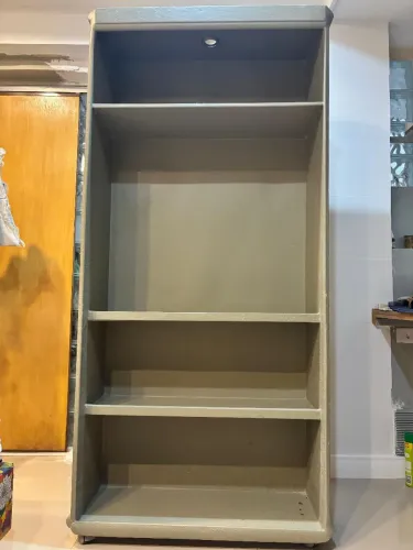 Estante com rodas